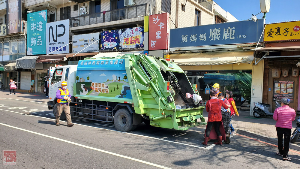 台南資訊 109年農曆年春節垃圾清運時間看這裡 可多使用 臺南垃圾車 App 查詢即時動態 台南春節垃圾車清運時間表 南人幫