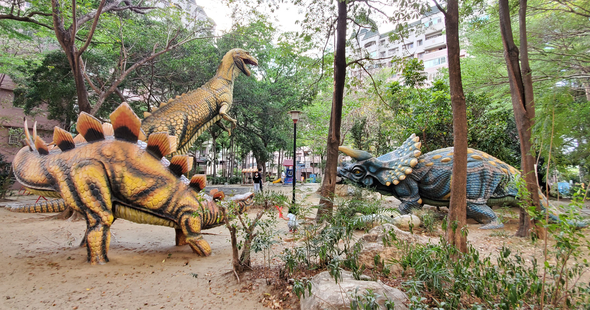 【台南景點】侏儸紀恐龍出沒在台南｜比真人高很多的恐龍｜台南恐龍公園~~安南區恐龍公園